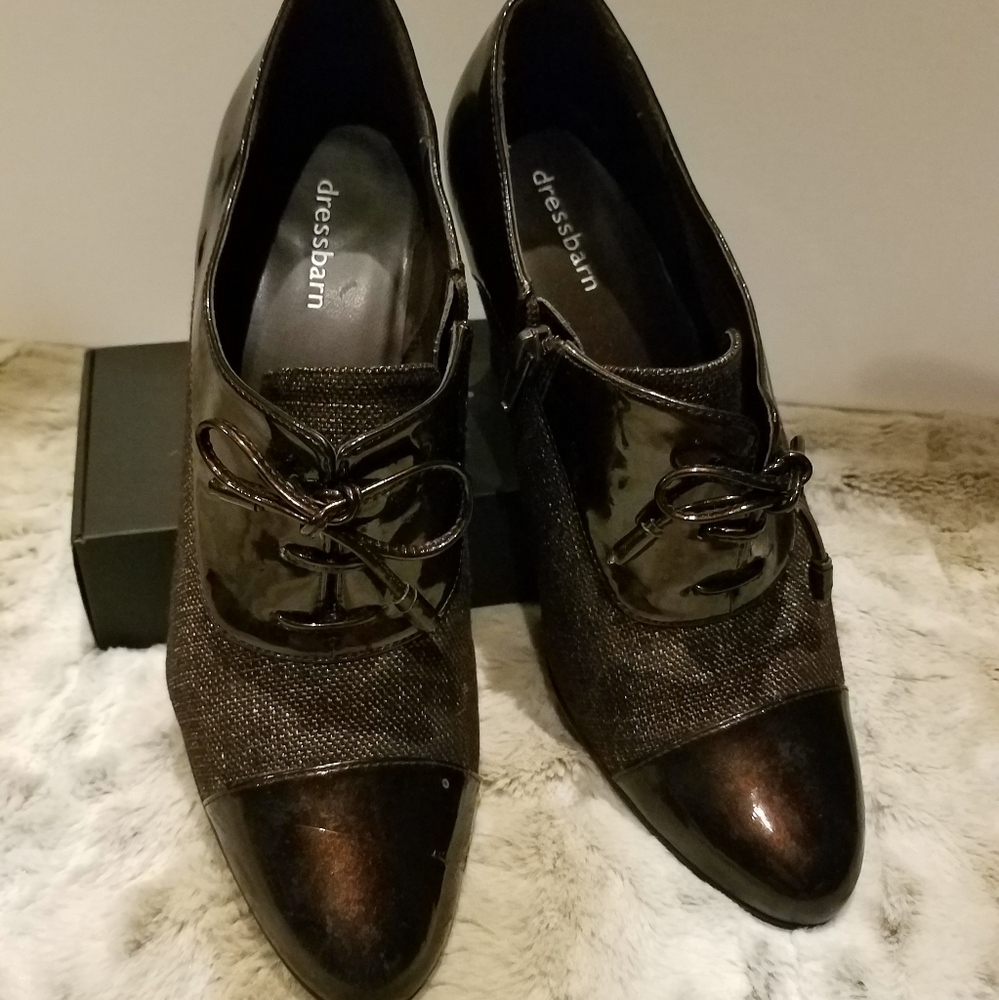 DRESSBARN  BROWN SHOES